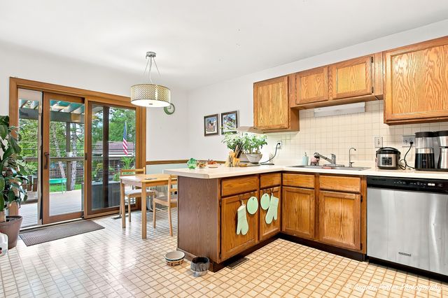 210 Maplewood Drive, Antioch, IL 60002