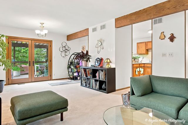 210 Maplewood Drive, Antioch, IL 60002