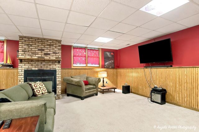 210 Maplewood Drive, Antioch, IL 60002