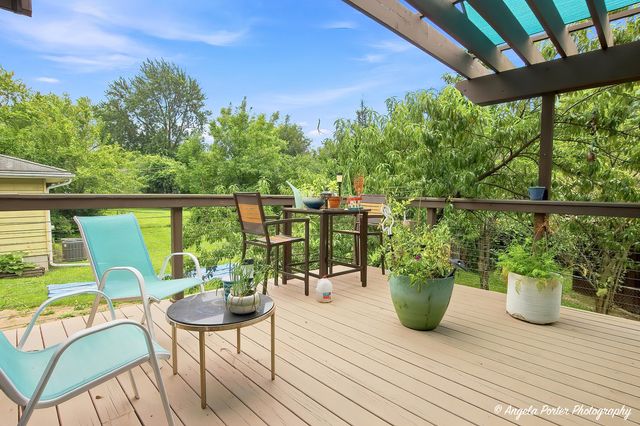 210 Maplewood Drive, Antioch, IL 60002