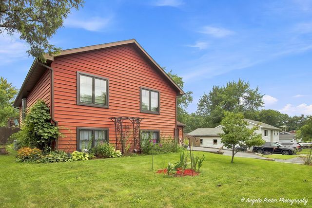 210 Maplewood Drive, Antioch, IL 60002