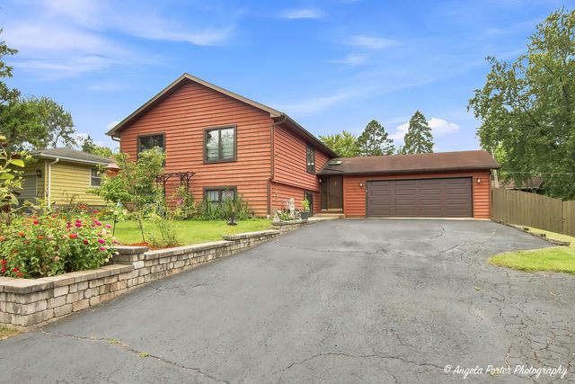 210 Maplewood Drive, Antioch, IL 60002