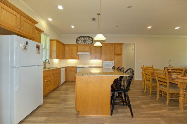 318 E 4th Street, Lindsay, TX 76250