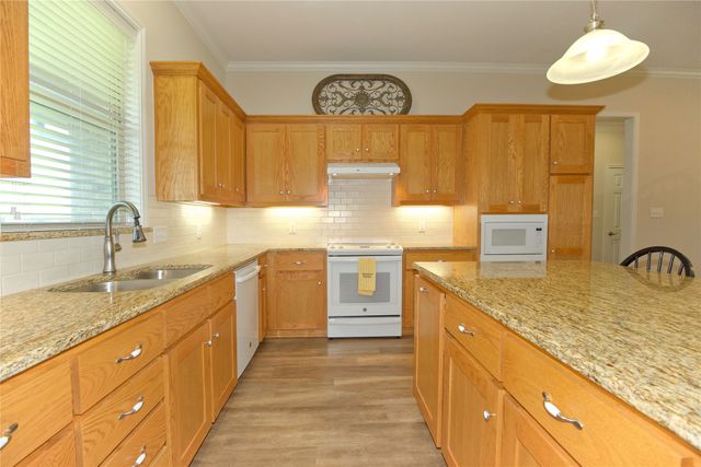 318 E 4th Street, Lindsay, TX 76250