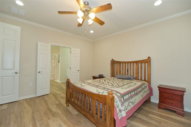 318 E 4th Street, Lindsay, TX 76250