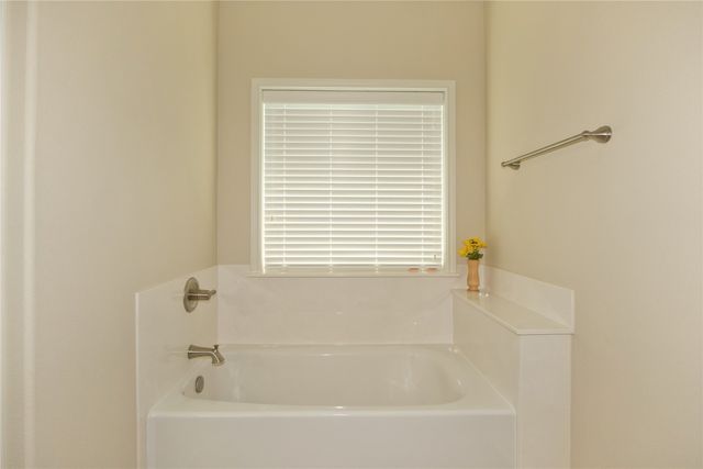 318 E 4th Street, Lindsay, TX 76250