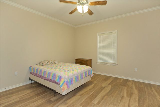 318 E 4th Street, Lindsay, TX 76250