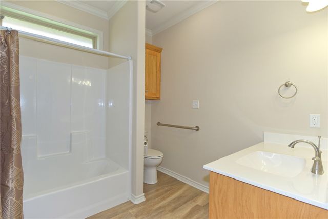 318 E 4th Street, Lindsay, TX 76250