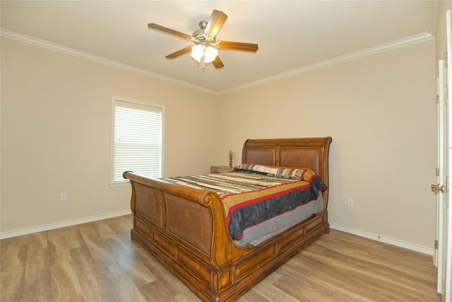 318 E 4th Street, Lindsay, TX 76250