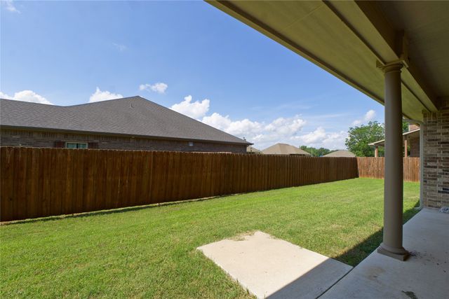 318 E 4th Street, Lindsay, TX 76250