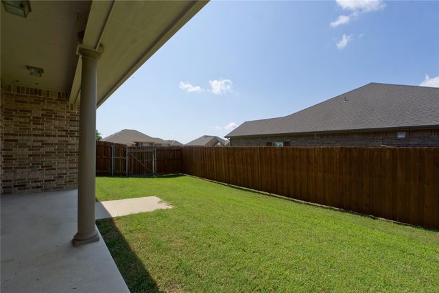 318 E 4th Street, Lindsay, TX 76250