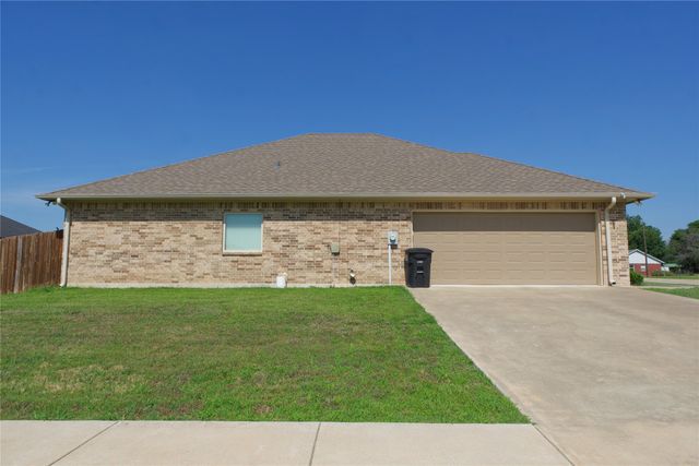 318 E 4th Street, Lindsay, TX 76250