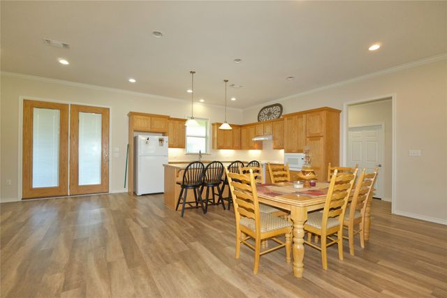 318 E 4th Street, Lindsay, TX 76250