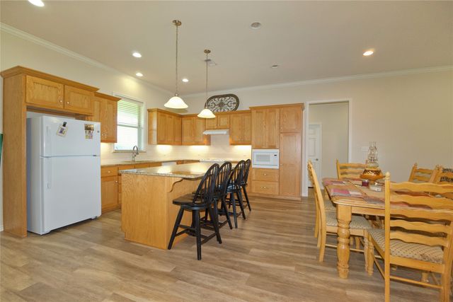 318 E 4th Street, Lindsay, TX 76250