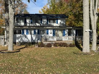 9394 E Houghton Lake Drive, Houghton Lake, MI 48629