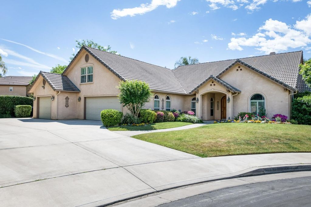 Image 1 of property listing at 4907 Lakewood Court, Visalia, CA 93291