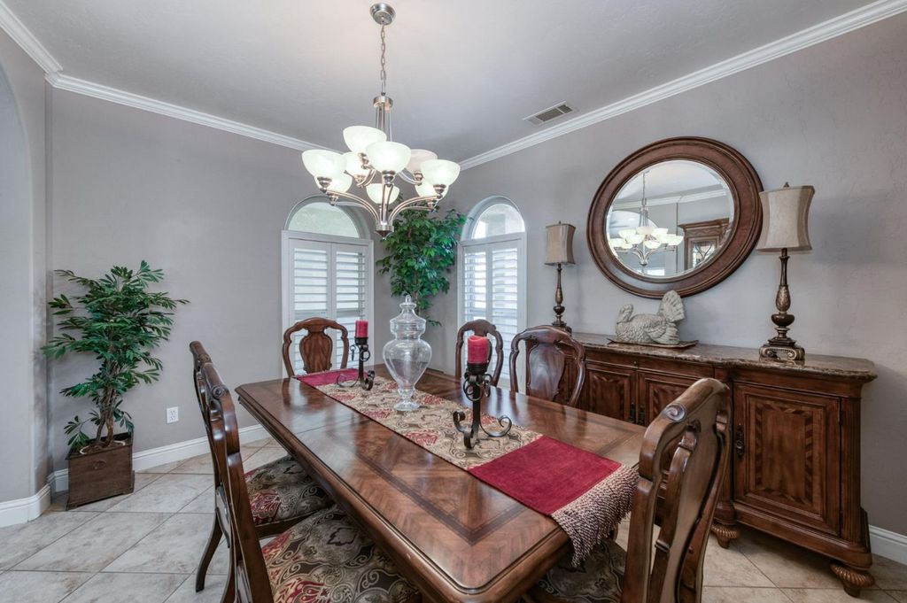 Image 15 of property listing at 4907 Lakewood Court, Visalia, CA 93291