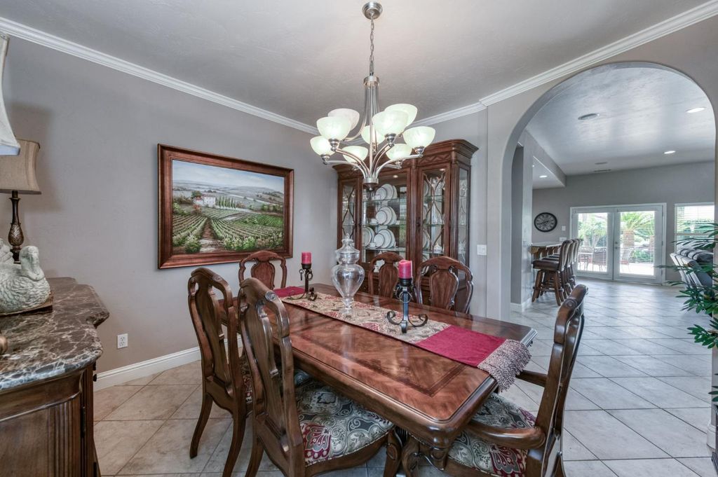 Image 16 of property listing at 4907 Lakewood Court, Visalia, CA 93291