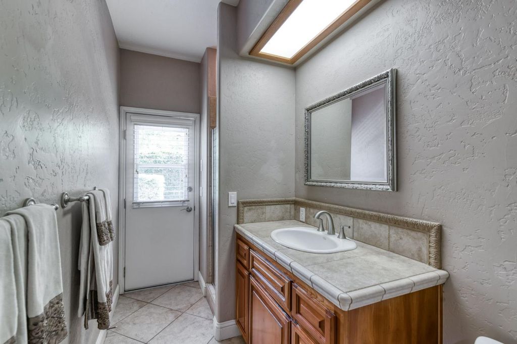 Image 23 of property listing at 4907 Lakewood Court, Visalia, CA 93291