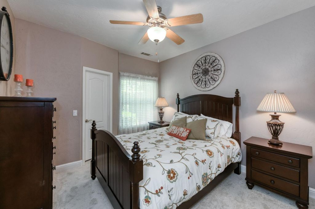 Image 24 of property listing at 4907 Lakewood Court, Visalia, CA 93291