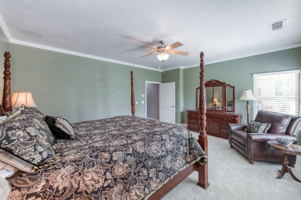 Image 30 of property listing at 4907 Lakewood Court, Visalia, CA 93291