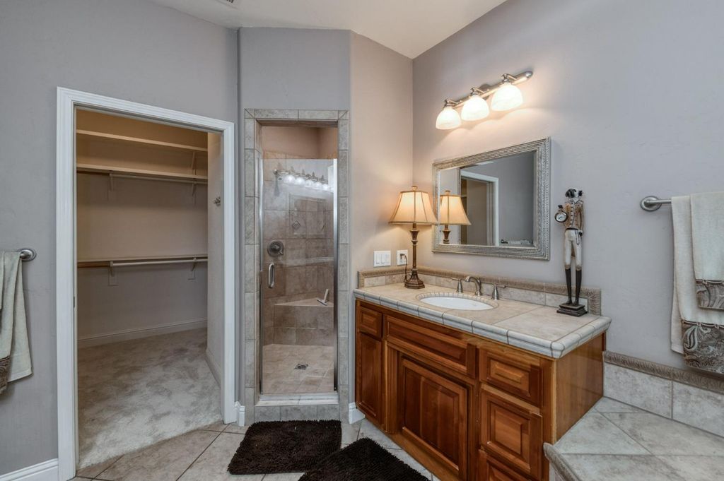 Image 32 of property listing at 4907 Lakewood Court, Visalia, CA 93291