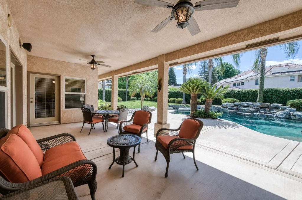 Image 34 of property listing at 4907 Lakewood Court, Visalia, CA 93291
