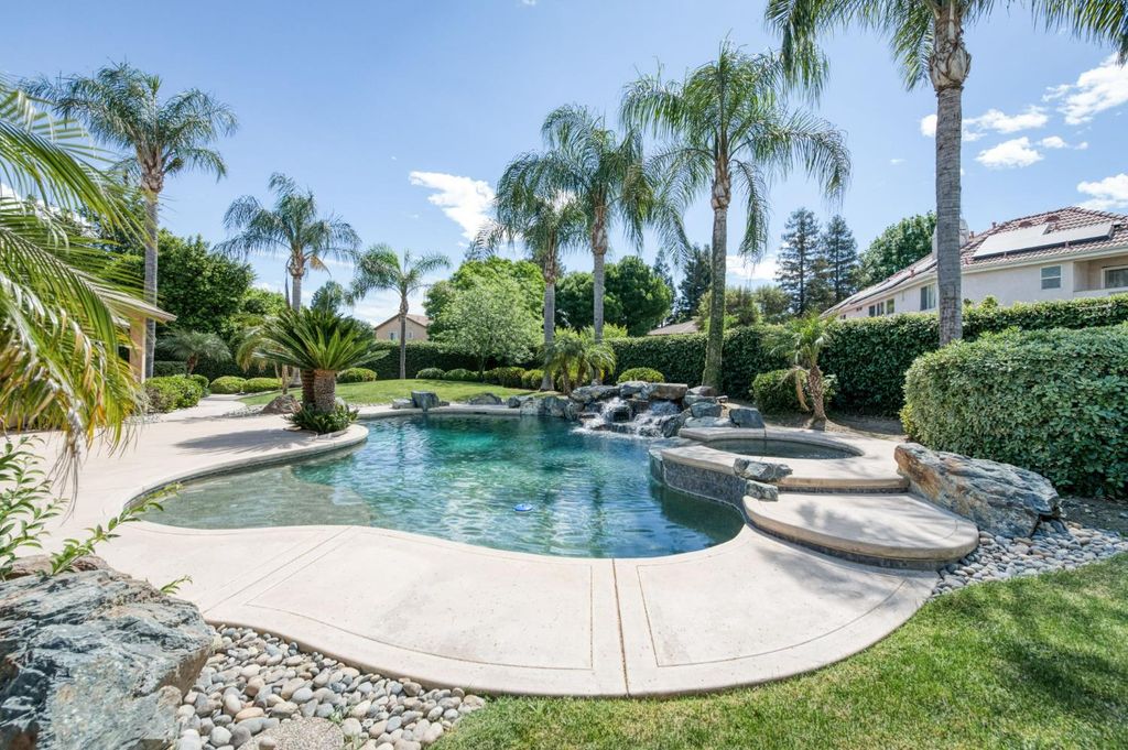 Image 42 of property listing at 4907 Lakewood Court, Visalia, CA 93291