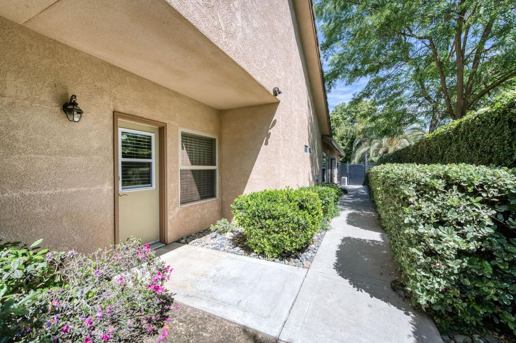 Image 44 of property listing at 4907 Lakewood Court, Visalia, CA 93291