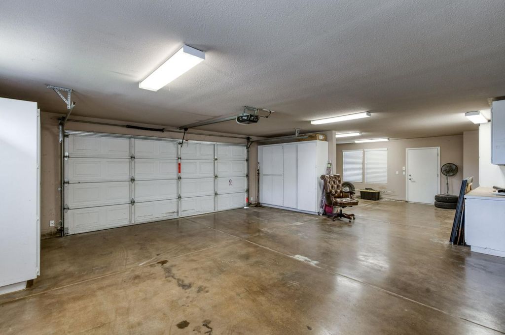 Image 46 of property listing at 4907 Lakewood Court, Visalia, CA 93291