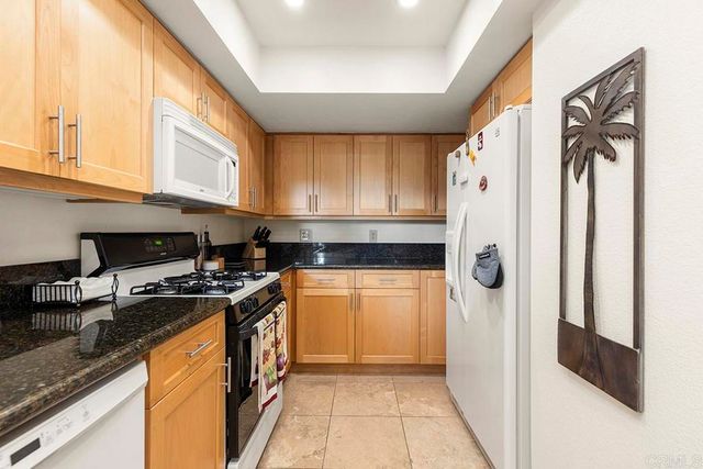 4009 Layang Layang Circle J, Carlsbad, CA 92008