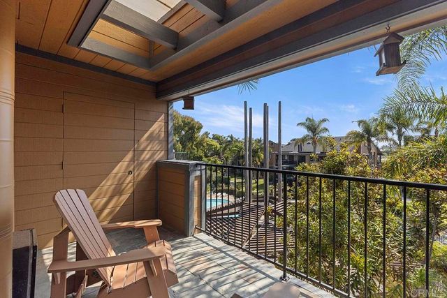 4009 Layang Layang Circle J, Carlsbad, CA 92008