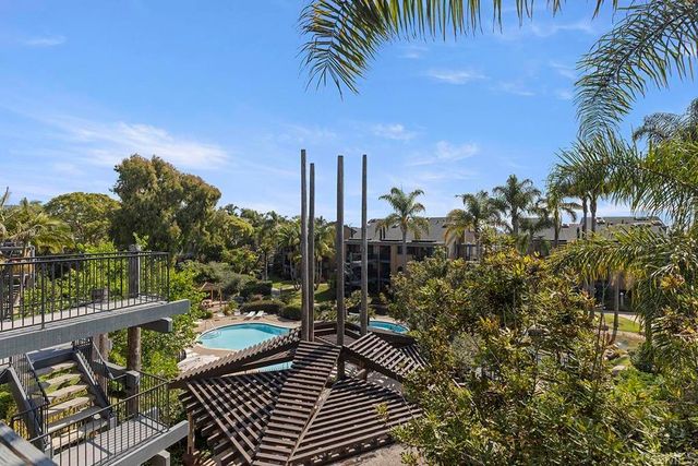 4009 Layang Layang Circle J, Carlsbad, CA 92008