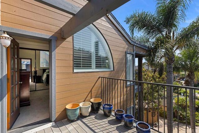 4009 Layang Layang Circle J, Carlsbad, CA 92008