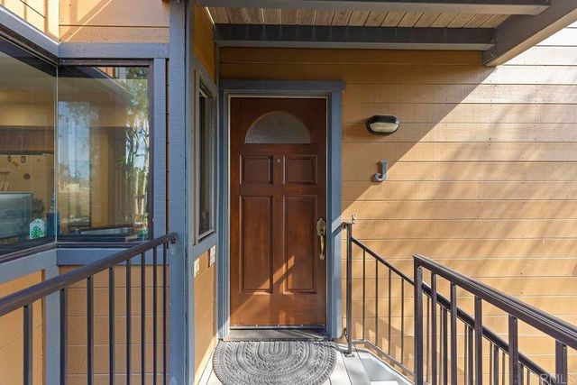 4009 Layang Layang Circle J, Carlsbad, CA 92008