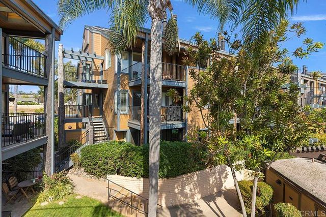 4009 Layang Layang Circle J, Carlsbad, CA 92008