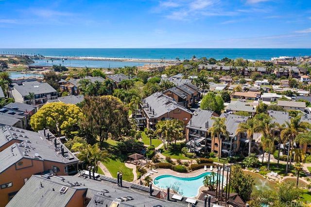 4009 Layang Layang Circle J, Carlsbad, CA 92008