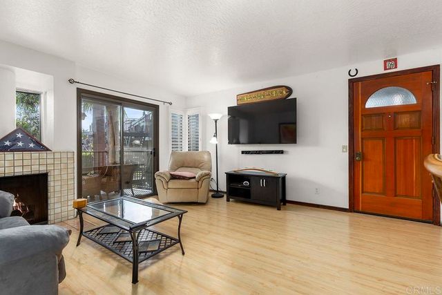 4009 Layang Layang Circle J, Carlsbad, CA 92008