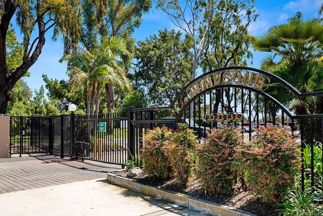 4009 Layang Layang Circle J, Carlsbad, CA 92008
