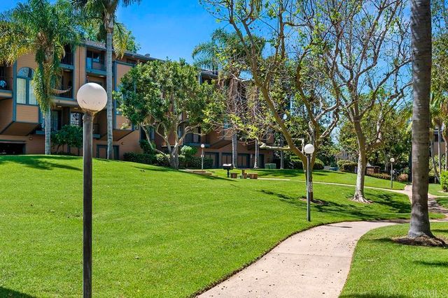 4009 Layang Layang Circle J, Carlsbad, CA 92008