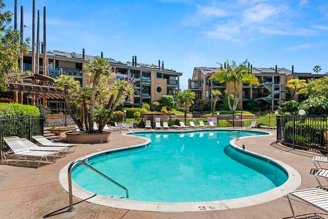 4009 Layang Layang Circle J, Carlsbad, CA 92008
