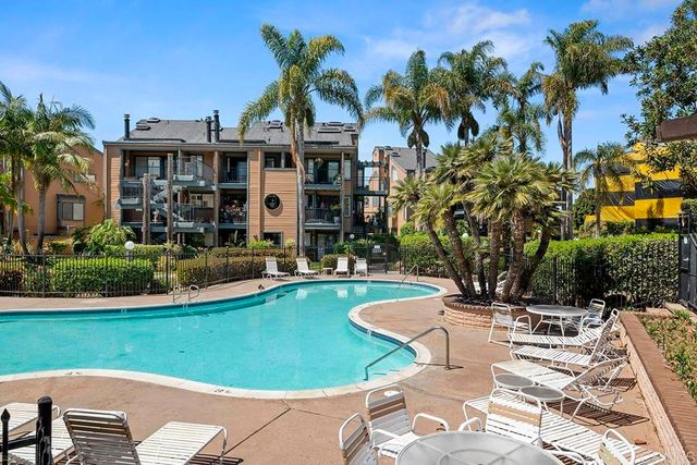 4009 Layang Layang Circle J, Carlsbad, CA 92008