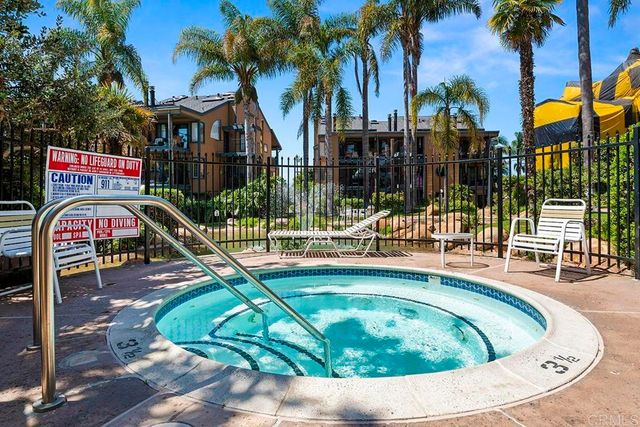 4009 Layang Layang Circle J, Carlsbad, CA 92008