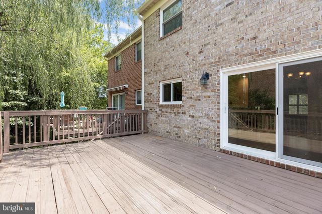 16 BEAVER POND CIR, Baltimore, MD 21234