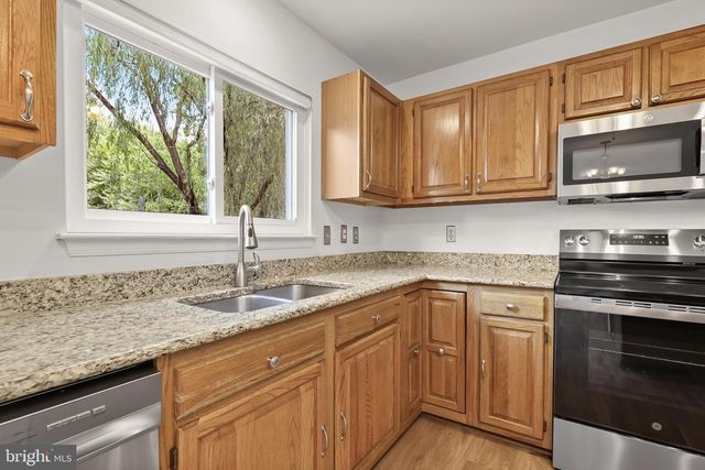 16 BEAVER POND CIR, Baltimore, MD 21234