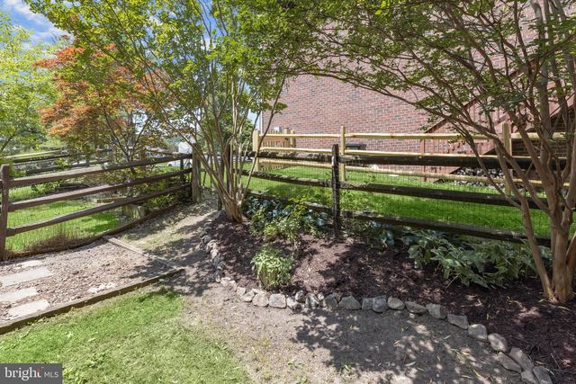 16 BEAVER POND CIR, Baltimore, MD 21234