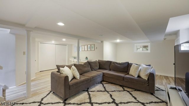 288 Seneca Pl, Westfield Town, NJ 07090