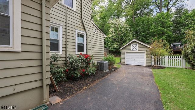 288 Seneca Pl, Westfield Town, NJ 07090