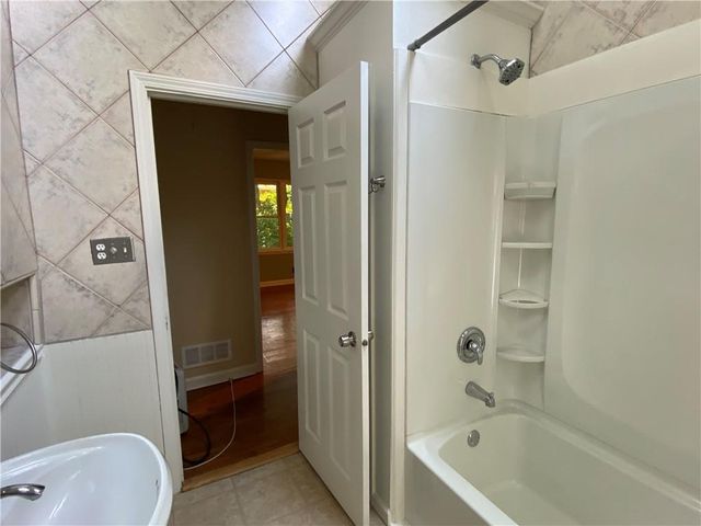 1975 Clearwater SE Drive, Marietta, GA 30067