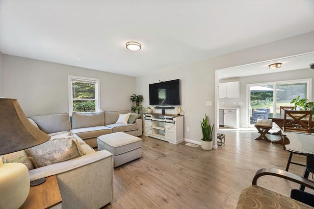 1 Lakeshore Dr, Monson, MA 01057